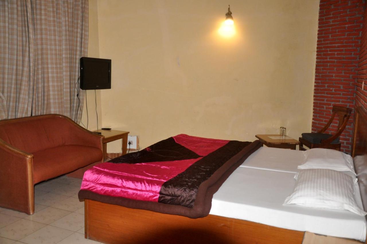 Grand Hotel Amritsar Exterior foto